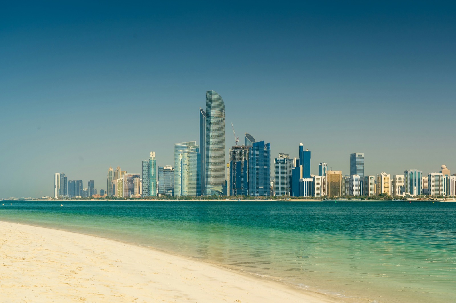Dubaj alebo Abu Dhabi? Porovnanie dvoch emirátov pre vašu dovolenku