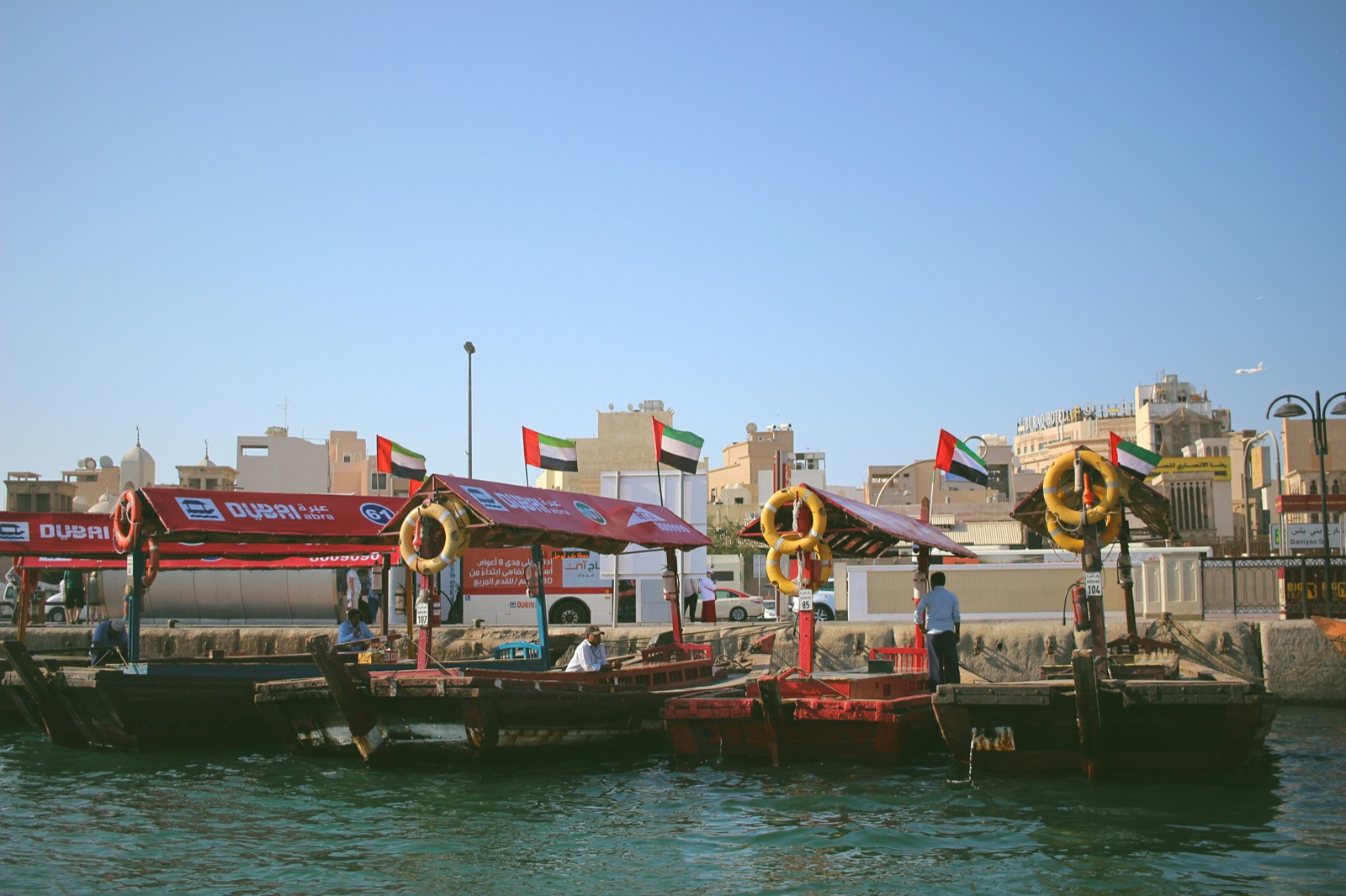 Tradičné člny abra na potoku Dubai Creek