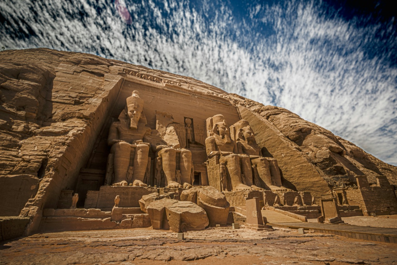 Obrie sochy Ramzesa II. pred chrámom v Abú Simbel