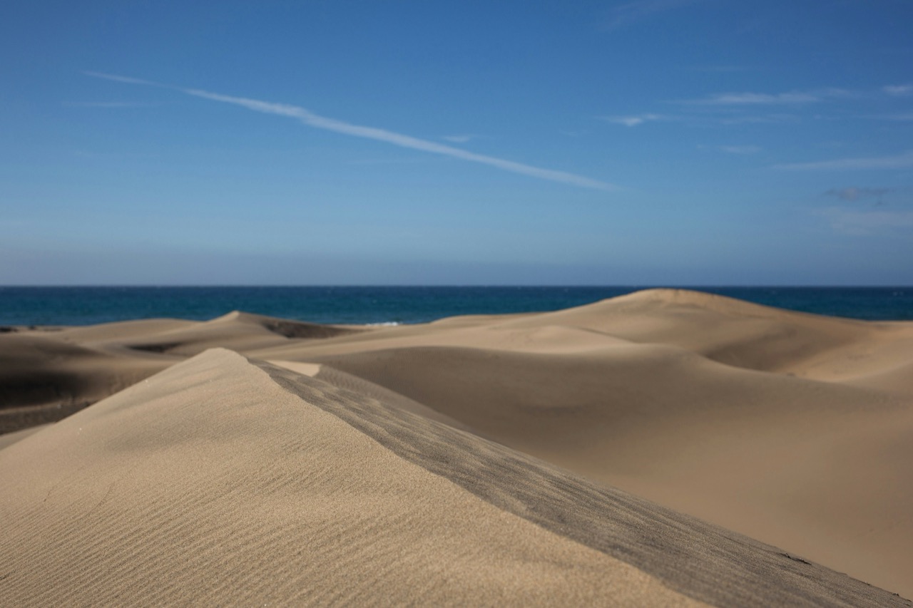 Piesočné duny Maspalomas s výhľadom na oceán na Gran Canarii
