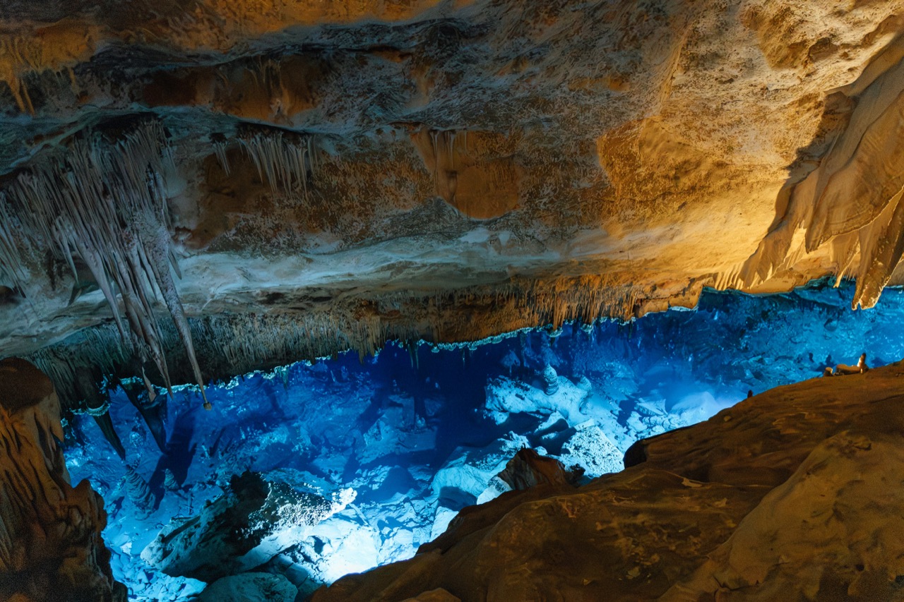 Podzemné jazero v jaskyni Cuevas del Drach na Mallorke