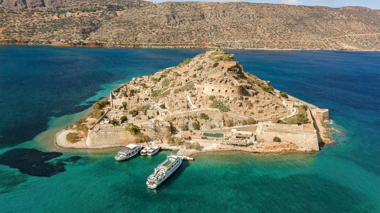 Benátska pevnosť na ostrove Spinalonga pri pobreží Kréty