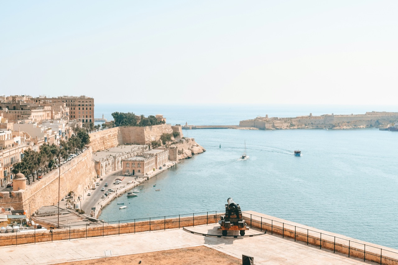 Výhľad na Grand Harbour zo záhrad Upper Barrakka vo Vallette