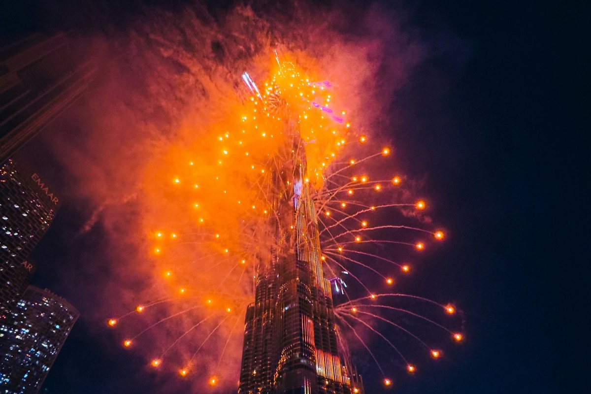 Ohňostroj na veži Burj Khalifa v silvestrovskú noc