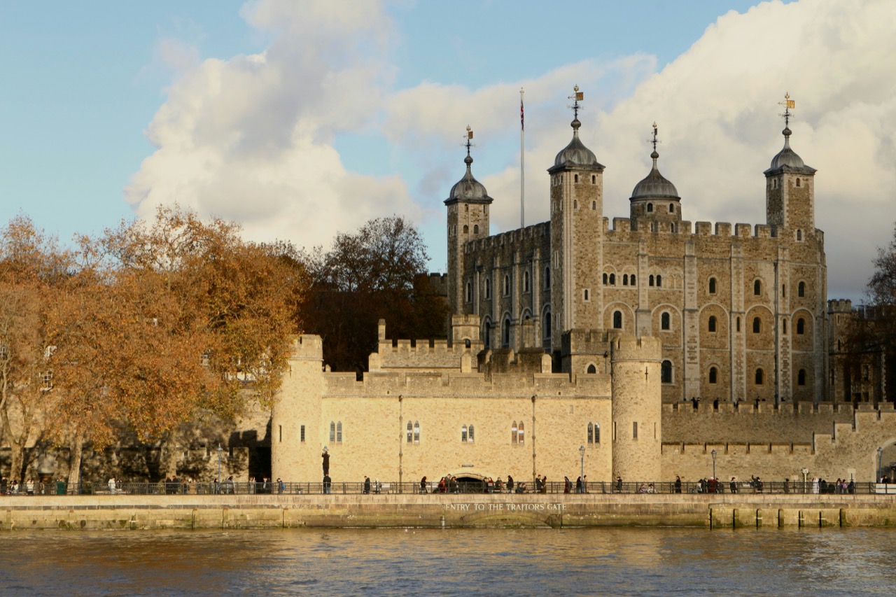 Tower of London nad Temžou v jesennom svetle