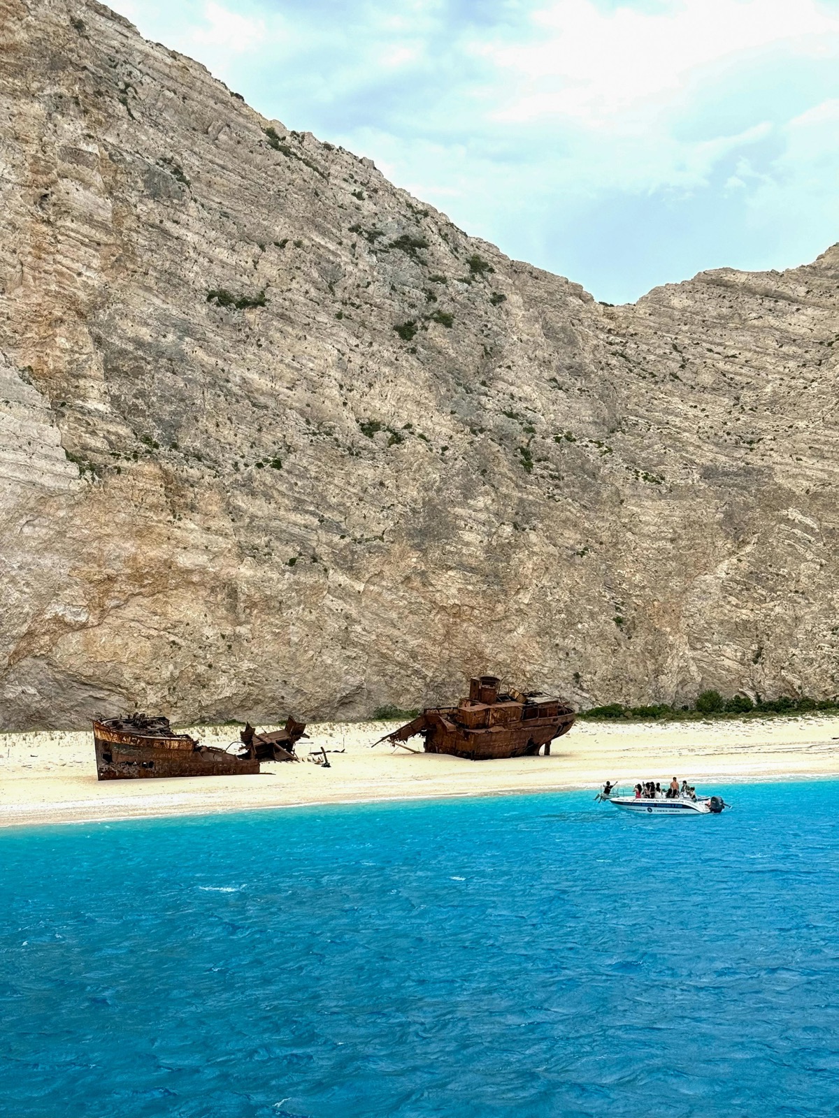 Zátoka Navagio so stroskotanou loďou na ostrove Zakynthos